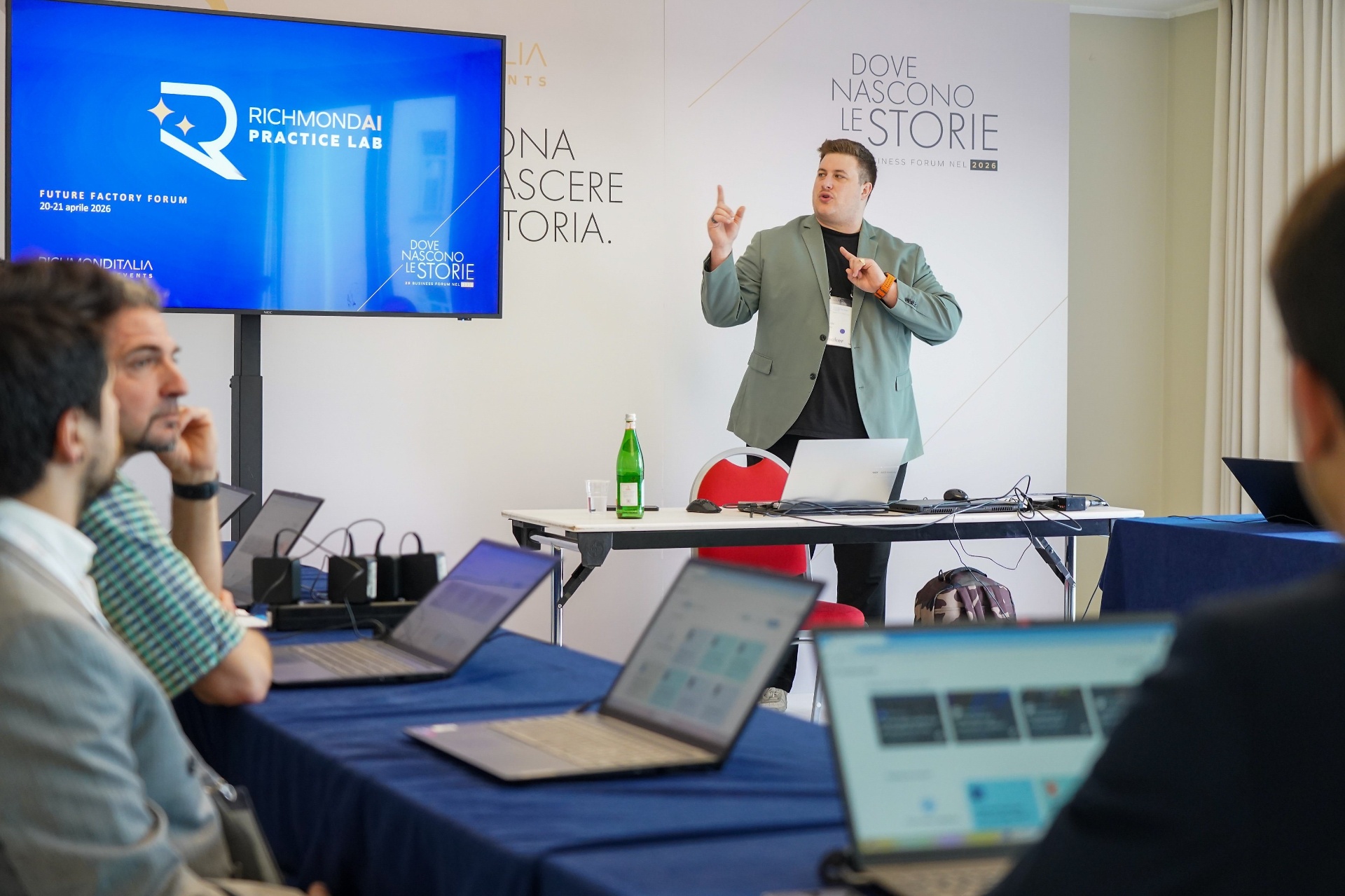 Riccardo Celotto durante un workshop di training AI al Richmond AI Practice Lab